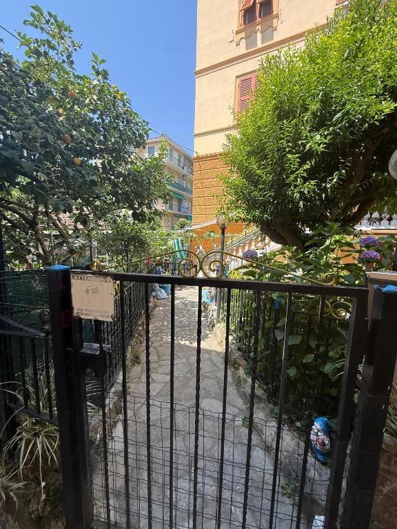 Casa Isabel, Rapallo, photograph 9 of 17